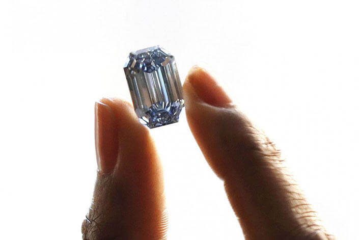 De Beers Blue The World's Largest Blue Diamond 2.jpg