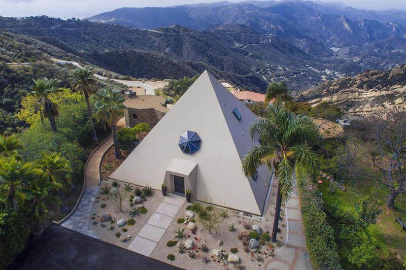 Malibu Pyramid House4.jpg